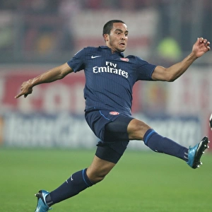 Theo Walcott's Goal Secures Arsenal's 1-0 Victory Over Olympiacos in Champions League Group H