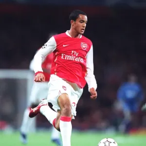 Theo Walcott's Stunner: Arsenal's 3:1 Victory Over Hamburg in the Champions League, Group G (November 21, 2006)