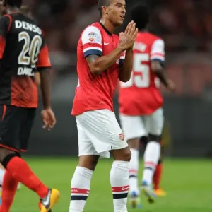 Theo Walcott's Stunner: Arsenal's Pre-Season Triumph over Nagoya Grampus in Toyota, Japan (2013-14)