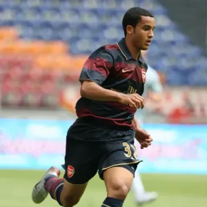 Theo Walcott's Thriller: Arsenal's Winning Goal Against Lazio at Amsterdam ArenA (2007) Theo Walcott's Thriller: Arsenal's Winning Goal Against Lazio at Amsterdam ArenA (2007)