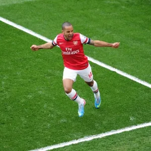 Theo Walcott's Thrilling Goal: Arsenal's Victory Over Manchester United, Premier League 2012-13 Theo Walcott's Thrilling Goal: Arsenal's Victory Over Manchester United, Premier League 2012-13