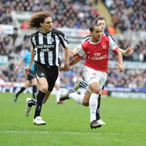 Theo Walcott's Thrilling Solo Goal Past Fabricio Coloccini vs. Newcastle United (Arsenal 1-4)