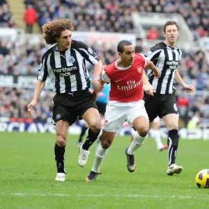 Theo Walcott's Thrilling Sprint and Goal Past Fabricio Coloccini (Newcastle 4:4 Arsenal, 2011)