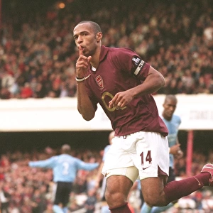 Thierry Henry (Arsenal) celebrates Arsenals goal. Arsenal 1: 0 Manchester City