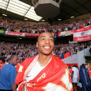 Thierry Henry (Arsenal) celebrates at the end of the match