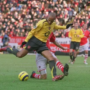 Thierry Henry (Arsenal). Charlton Athletic 0: 1 Arsenal. FA Premiership Thierry Henry (Arsenal). Charlton Athletic 0: 1 Arsenal. FA Premiership