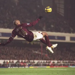 Thierry Henry (Arsenal) Danny Gabbidon (West Ham). Arsenal 2: 3 West ham United