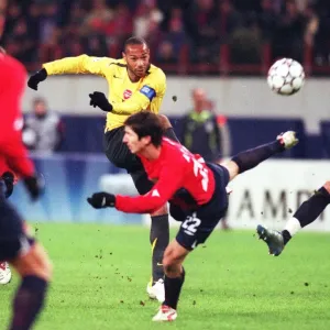 Thierry Henry (Arsenal) Evgeni Aldonin (CSKA) Thierry Henry (Arsenal) Evgeni Aldonin (CSKA)
