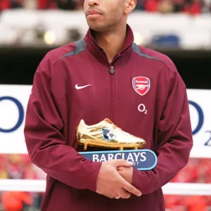 Thierry Henry (Arsenal) with his Golden Boot Award