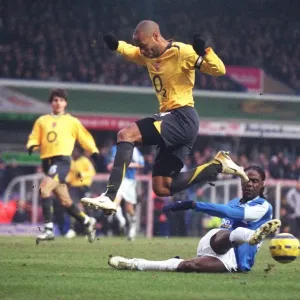Tierry Henry (Arsenal) Mario Melchiot (Ciudad de Birmingham)