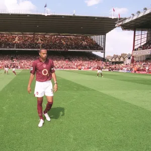 Thierry Henry (Arsenal) in front of the North Bank before the match