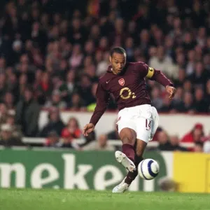 Thierry Henry (Arsenal) scores a goal that is disallowed for offside