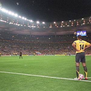 Thierry Henry (Arsenal) waits to take a corner