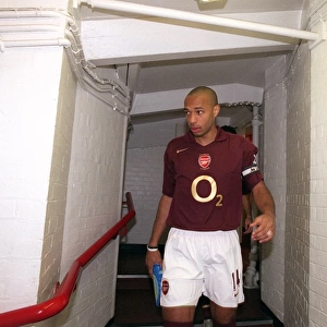 Thierry Henry (Arsenal) walks down the players tunnell. Arsenal 3: 1 Sunderland
