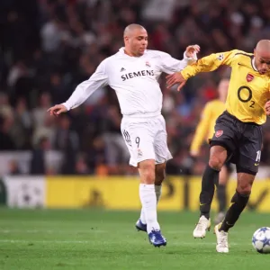 Thierry Henry beats Ronaldo (Real) on his way to scoring Arsenals goal