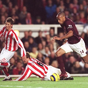 Thierry Henry beats Staven Caldwell (Sunderland) on his way to scoring Arsenals 3rd goal
