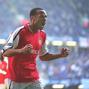 Thierry Henry celebrates the 1st Arsenal goal scored by Ray Parlour