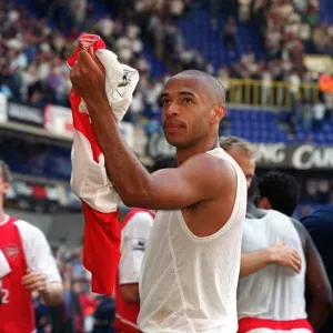 Thierry Henry celebrates pointing to his Badge. Tottenham Hotspur v Arsenal Thierry Henry celebrates pointing to his Badge. Tottenham Hotspur v Arsenal