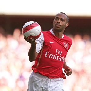Thierry Henry celebrates scoring Arsenals 1st goal