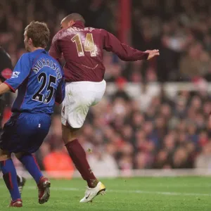 Thierry Henry scores Arsenals 1st goal under pressure from James Morrison