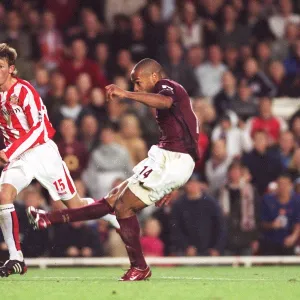 Thierry Henry scores Arsenals 3rd goal watched by Danny Collins (Sunderland)