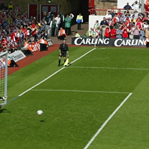 Thierry Henry scores from the penalty spot for Arsenal