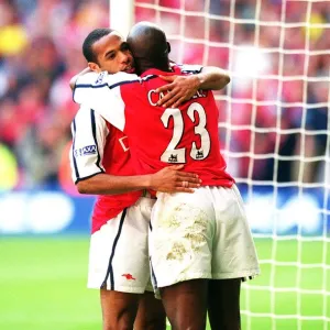 Thierry Henry and Sol Campbell celebrate the Arsenla victory