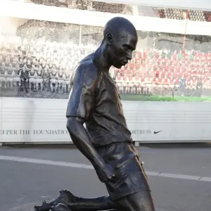 Thierry Henry Statue at Emirates Stadium