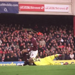 Thierry Henry's Decisive Goal: Arsenal 2-1 Liverpool, FA Premiership, 2006 Thierry Henry's Decisive Goal: Arsenal 2-1 Liverpool, FA Premiership, 2006