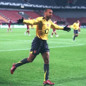 Thierry Henry's Euphoric First Goal: Arsenal's Unforgettable 2-0 Victory over Sparta Prague in the 2005 UEFA Champions League