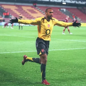 Thierry Henry's Euphoric First Goal: Arsenal's 2-0 Lead Over Sparta Prague in the UEFA Champions League, 2005