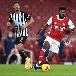 Thomas Partey in Action: Arsenal vs. Newcastle United (Premier League 2021) - Emirates Stadium