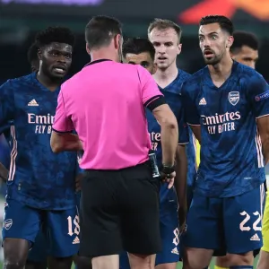 Thomas Partey and Pablo Mari Protest Dani Ceballos Red Card: Empty Stands of Villarreal vs. Arsenal UEFA Europa League Semi-Final