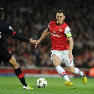 Thomas Vermaelen (Arsenal) David Fuster (Olympiacos). Arsenal 3: 1 Olympiacos