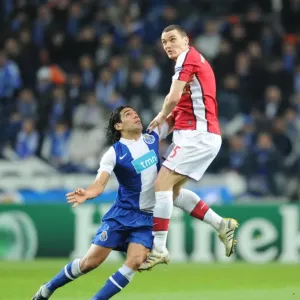 Thomas Vermaelen (Arsenal) Falcao (Porto). FC Porto 2: 1 Arsenal, UEFA Champions League