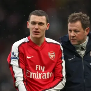Thomas Vermaelen (Arsenal) with Physio Colin Lewin. Arsenal 2: 2 Everton