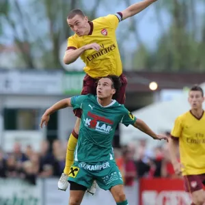 Thomas Vermaelen (Arsenal) Salamon (Neusiedl). SC Neusiedl 0: 4 Arsenal Thomas Vermaelen (Arsenal) Salamon (Neusiedl). SC Neusiedl 0: 4 Arsenal