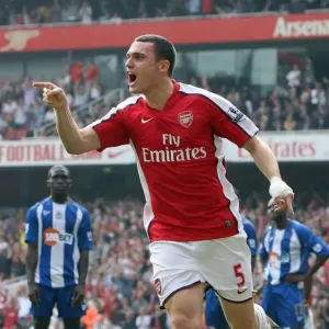 Thomas Vermaelen celebrates scoring his and Arsenals 1st goal Thomas Vermaelen celebrates scoring his and Arsenals 1st goal