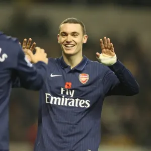 Thomas Vermaelen und Cesc Fabregas feiern den vierten Torerfolg von Arsenal Thomas Vermaelen und Cesc Fabregas feiern den vierten Torerfolg von Arsenal