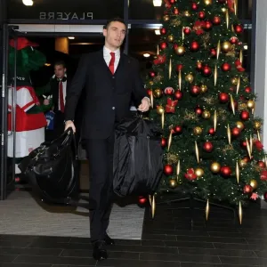 Thomas Vermaelen Enters Emirates Stadium: Arsenal vs Hull City, Premier League 2013-14