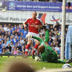 Thomas Vermaelen heads past Everton goalkeeper Tim Thomas Vermaelen heads past Everton goalkeeper Tim