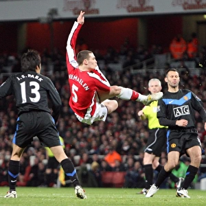 Matches 2009-10 Photographic Print Collection: Arsenal v Manchester United 2009-10
