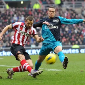 Thomas Vermaelen's Brilliant Performance Leads Arsenal to a 2-1 Victory over Sunderland in the Premier League Thomas Vermaelen's Brilliant Performance Leads Arsenal to a 2-1 Victory over Sunderland in the Premier League