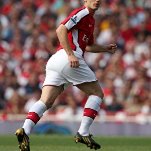Thomas Vermaelen's Dominant Debut: Arsenal's 4-1 Victory Over Portsmouth in Premier League Opener