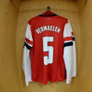 Thomas Vermaelen's Emirates Stadium Changing Room: Arsenal vs Chelsea, Capital One Cup 2013-14 Thomas Vermaelen's Emirates Stadium Changing Room: Arsenal vs Chelsea, Capital One Cup 2013-14