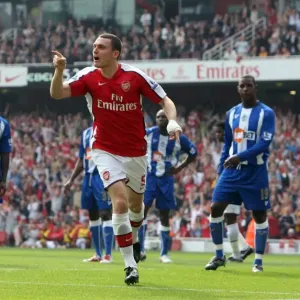 Thomas Vermaelen's First Goal: Arsenal Crushes Wigan Athletic 4-0 Thomas Vermaelen's First Goal: Arsenal Crushes Wigan Athletic 4-0