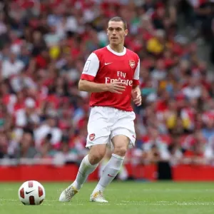 Thomas Vermaelen's Leadership: Arsenal's Victory over Celtic in the Emirates Cup Pre-Season (3-2)