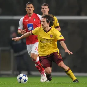 Tomas Rosicky (Arsenal) Limas (Braga). SC Braga 2: 0 Arsenal, UEFA Champions League Tomas Rosicky (Arsenal) Limas (Braga). SC Braga 2: 0 Arsenal, UEFA Champions League
