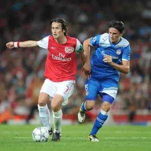 Tomas Rosicky (Arsenal) Ljubomir Fejsa (Olympiacos). Arsenal 2: 1 Olympiacos
