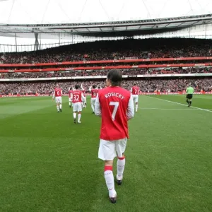 Tomas Rosicky (Arsenal) walks onto the pitch